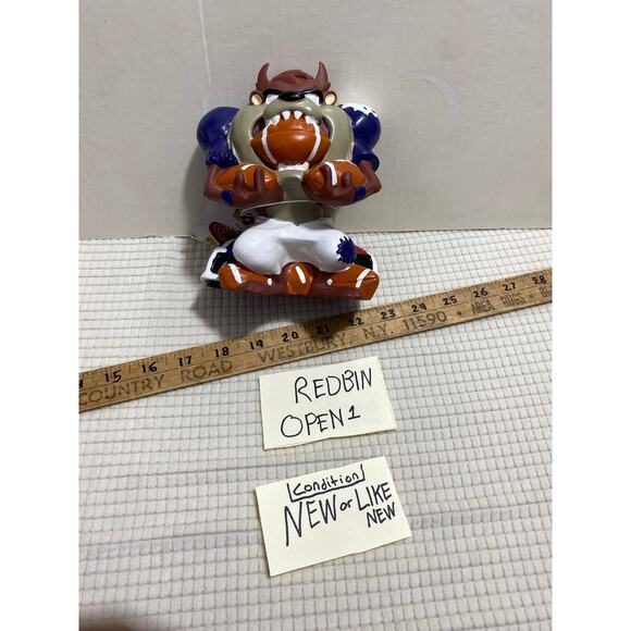 NWT Looney Tunes Taz Tasmanian Devil Football Player Piggy Coin Bank VTG 1994 - Picture 2 of 7